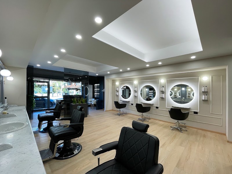 Barbiere - La Barberia di Anegg Alberto - Salone Parrucchieri Donna Uomo